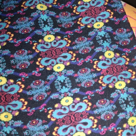 Lularoe TC leggings - Picture 3 of 3